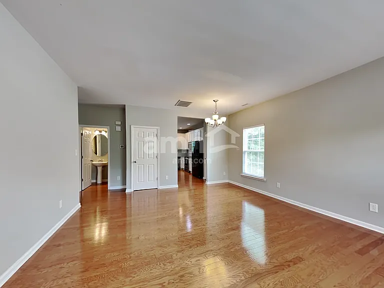 1525 Essexwood Dr — Photo 5