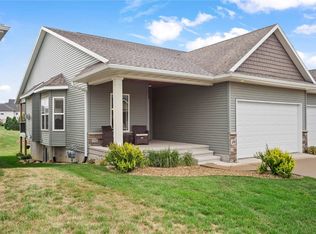 450 Ridgeview Dr, Fairfax, IA 52228