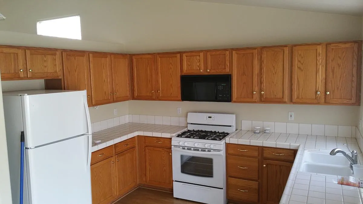 3 bed, 1251 sqft, $2,200 — Photo 2