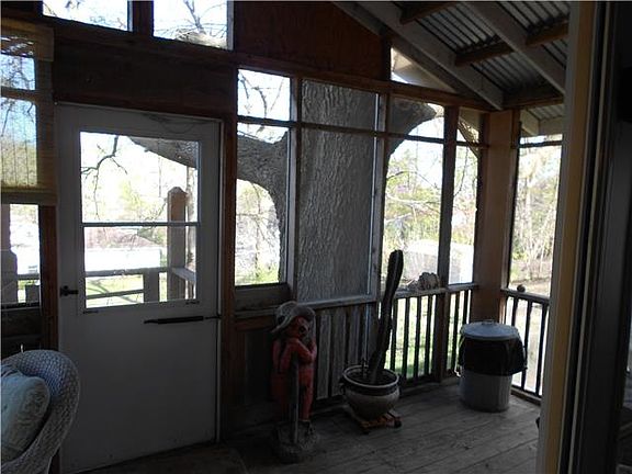5th image of 325 N Jefferson Ave