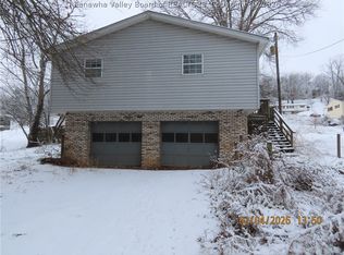 5247 Silverado Ln, Cross Lanes, WV 25313