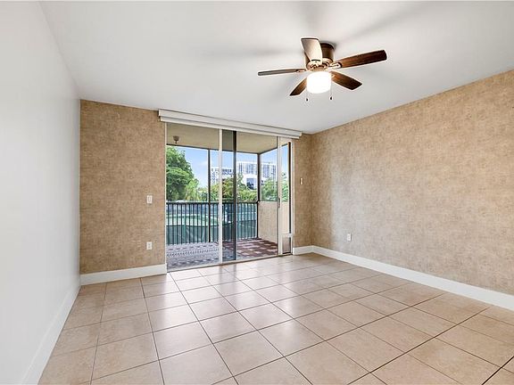 5th image of 8255 Lake Dr #218