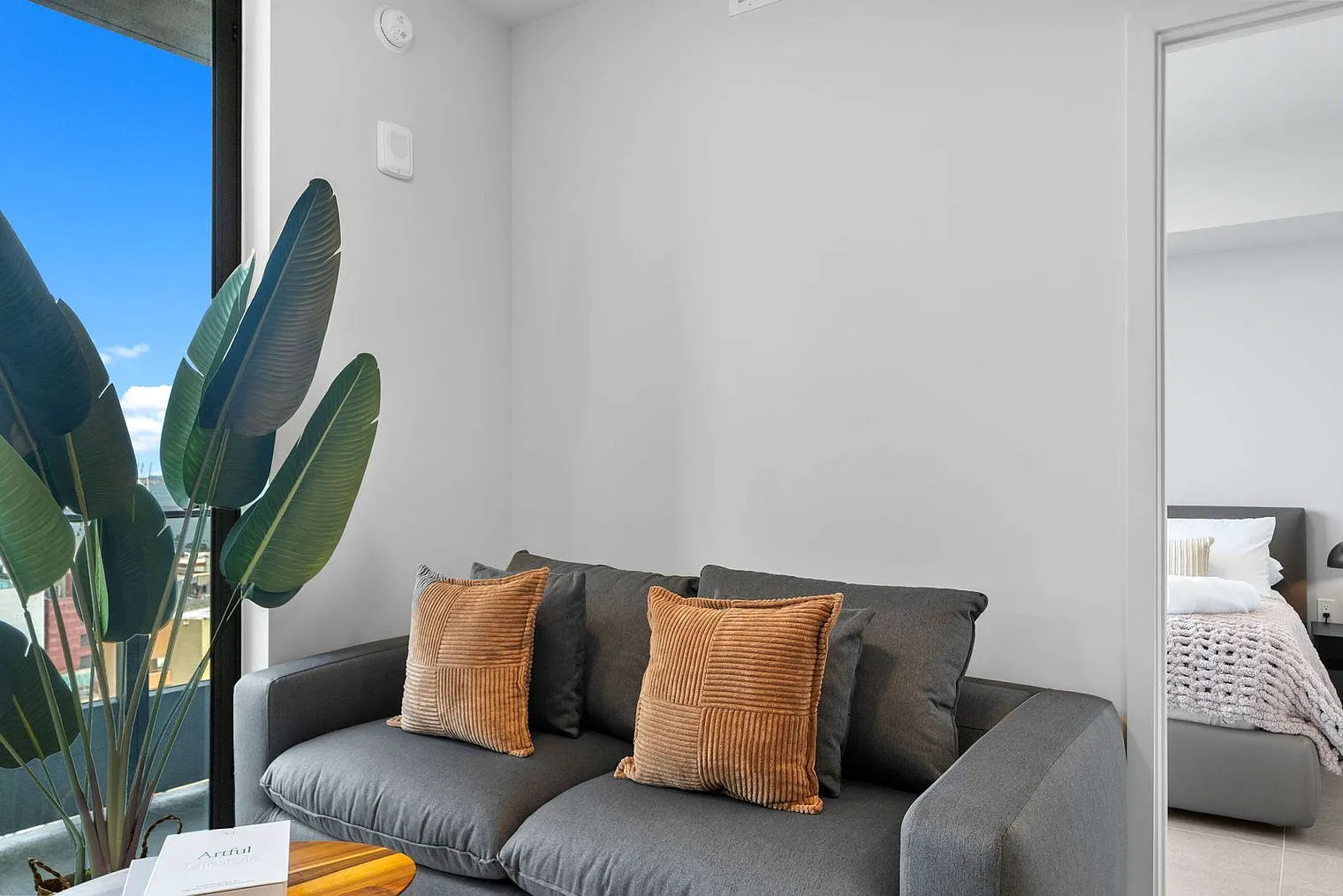 1 bed, 1.0 bath, 581 sqft, $2,707 — Photo 2