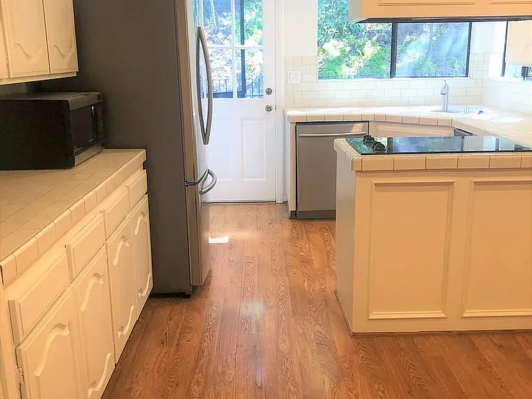 4735 Club View Dr — Photo 3