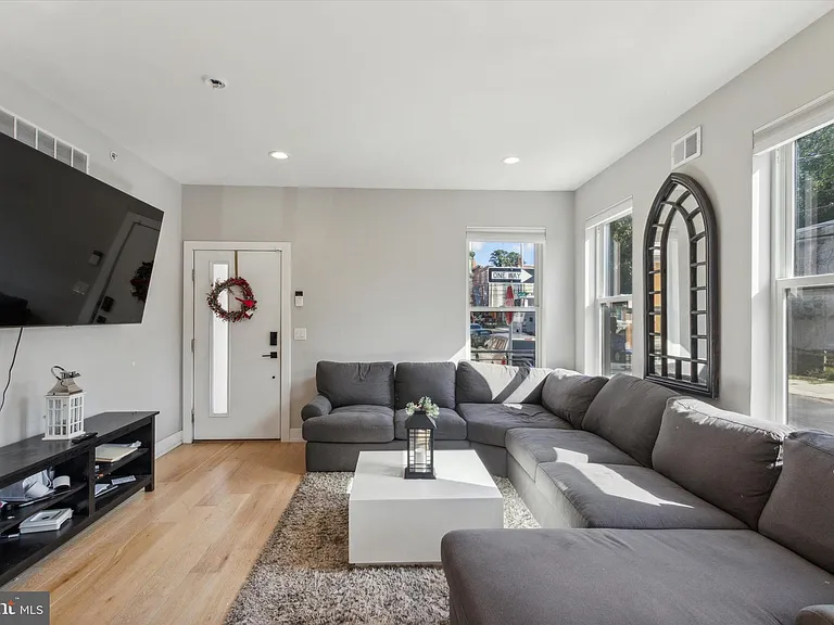 1500 N Myrtlewood St — Photo 3