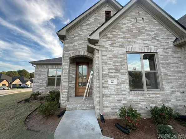 221 Edgewood Cir, Little Rock, AR 72223