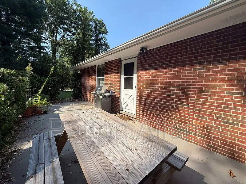 4 bed, 3.0 bath, 2828 sqft, $2,495 — Photo 4