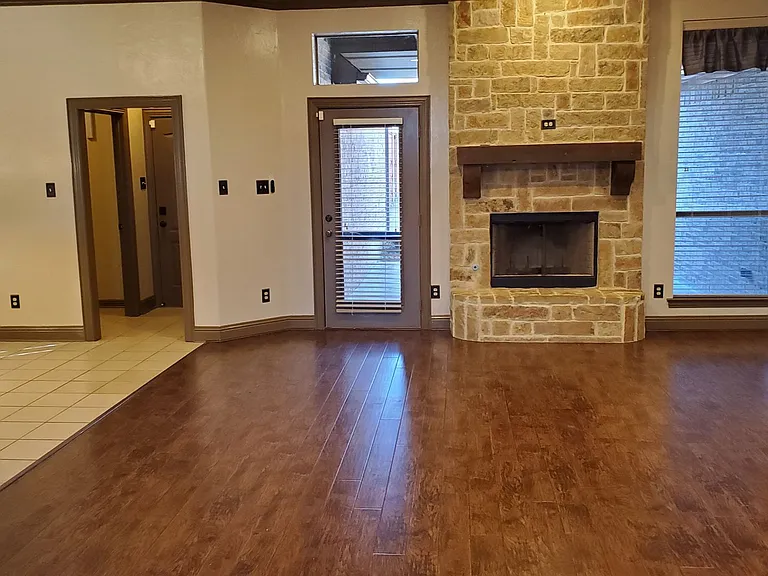 1621 Colonial Dr — Photo 8