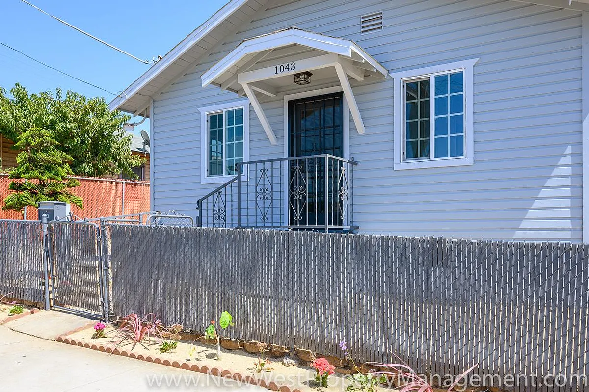 Building Photo - 1043 Sampson St #B