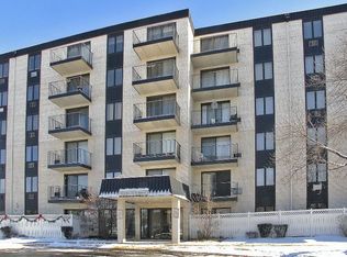 9731 N Fox Glen Dr APT 1A, Niles, IL 60714