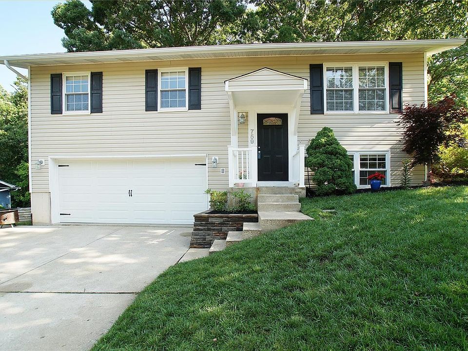 1st image of 759 Crescent Woods Dr