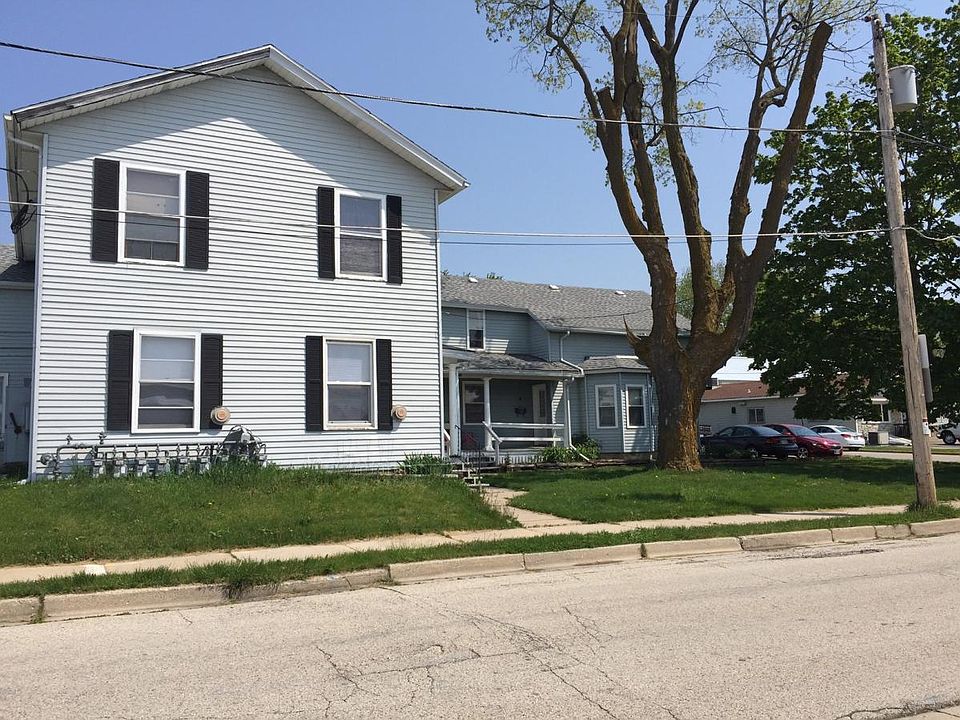 1st image of 70 E Wisconsin St