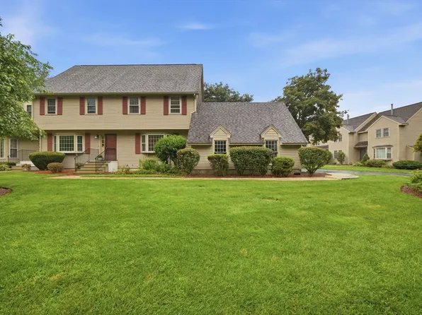 8 Quail Run Unit 8, Tewksbury, MA 01876