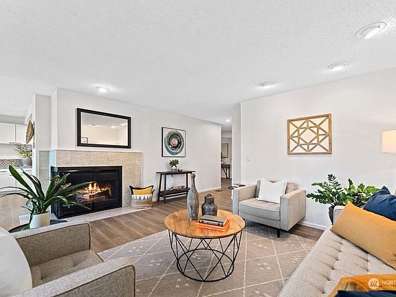 4th image of 23509 Lakeview Drive #A-105