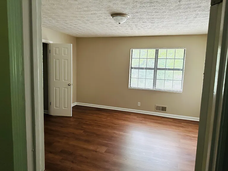 18 Ezzard St #18 — Photo 10