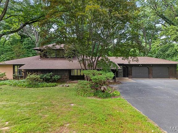 2nd image of 105 Shady Valley Dr