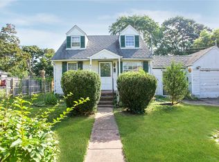 11 Redmond Ave, Bay Shore, NY 11706