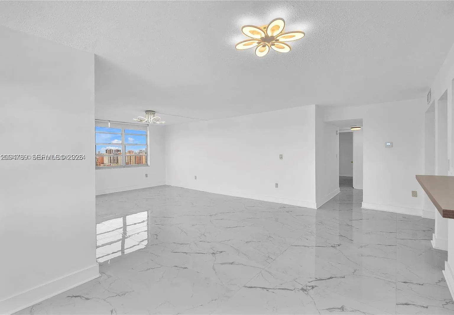 Commodore Plaza Condo — Photo 4