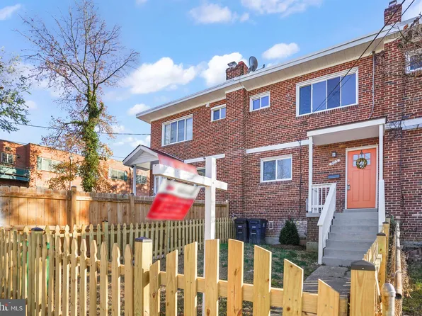 905 Dunster Dr, Oxon Hill, MD 20745