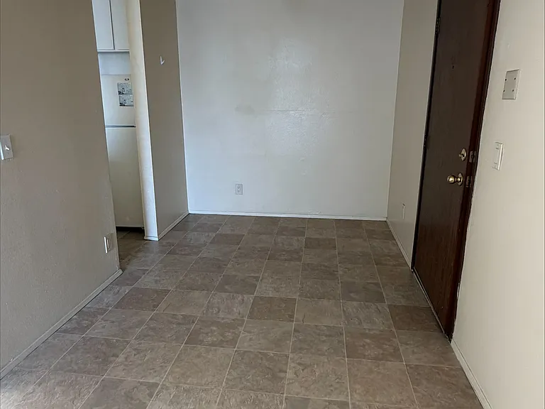 College Ave Apts. — Photo 19