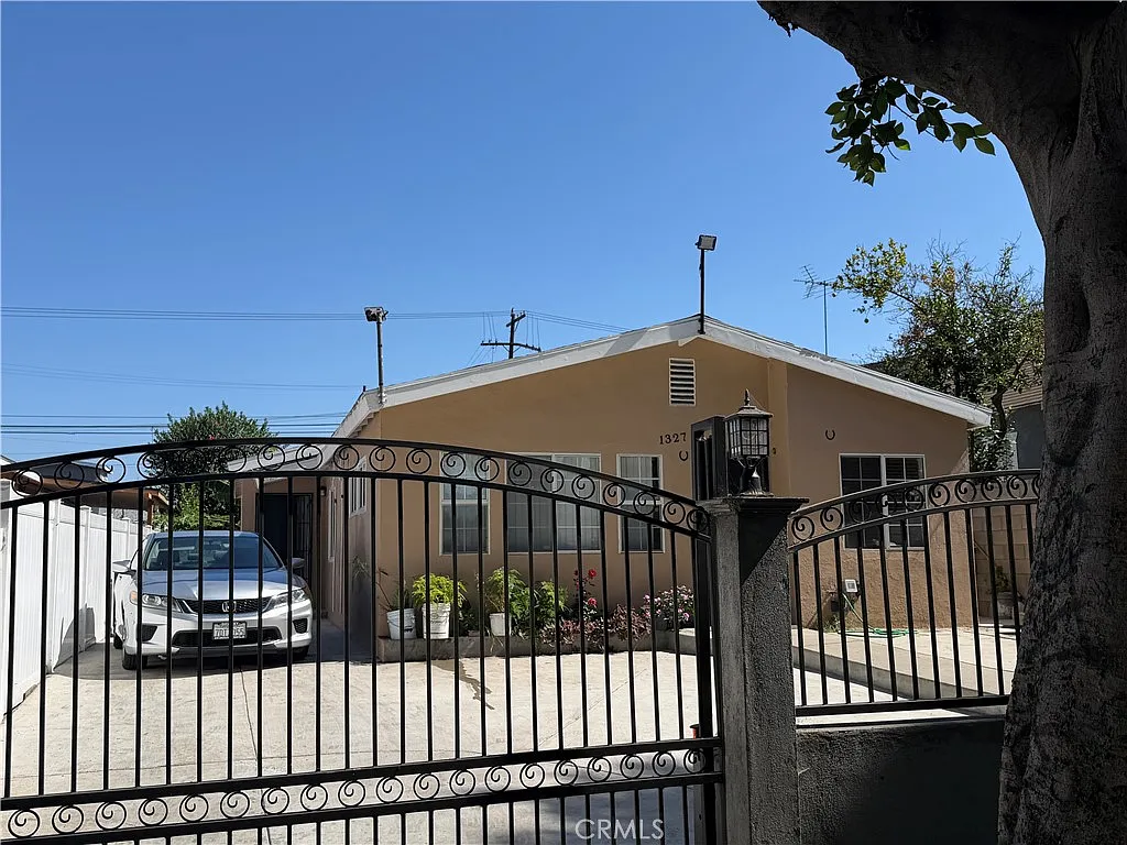 2 bed, 715 sqft, $2,650 — Photo 3