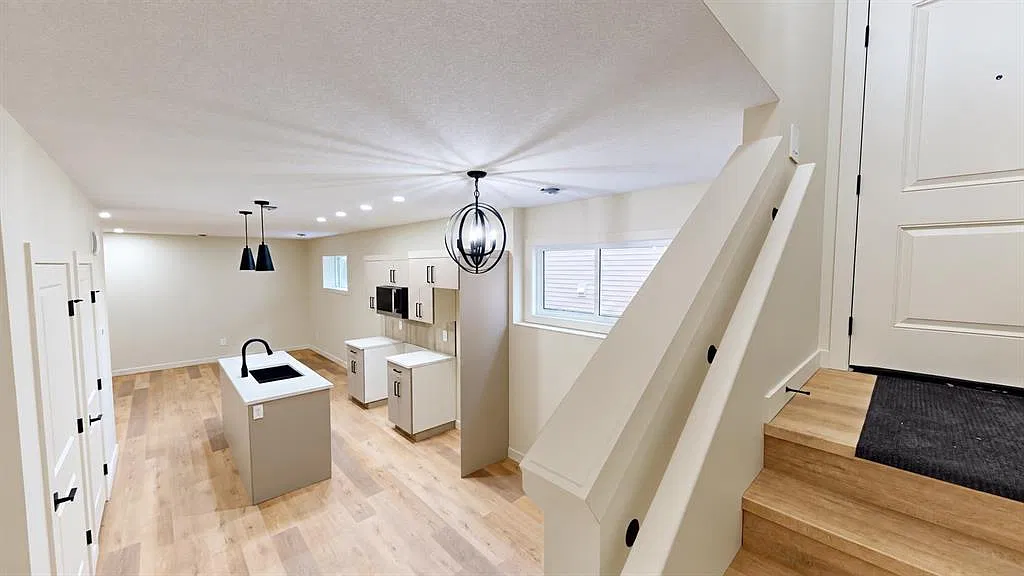 2 bed, 1.0 bath, 821 sqft, $1,800 — Photo 2