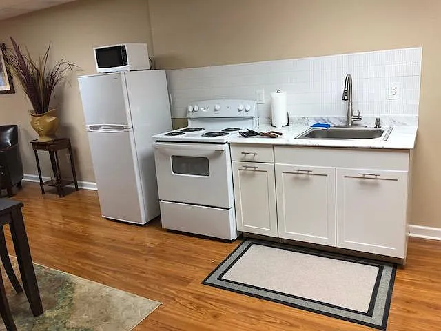 443 Barnesdale Dr — Photo 10