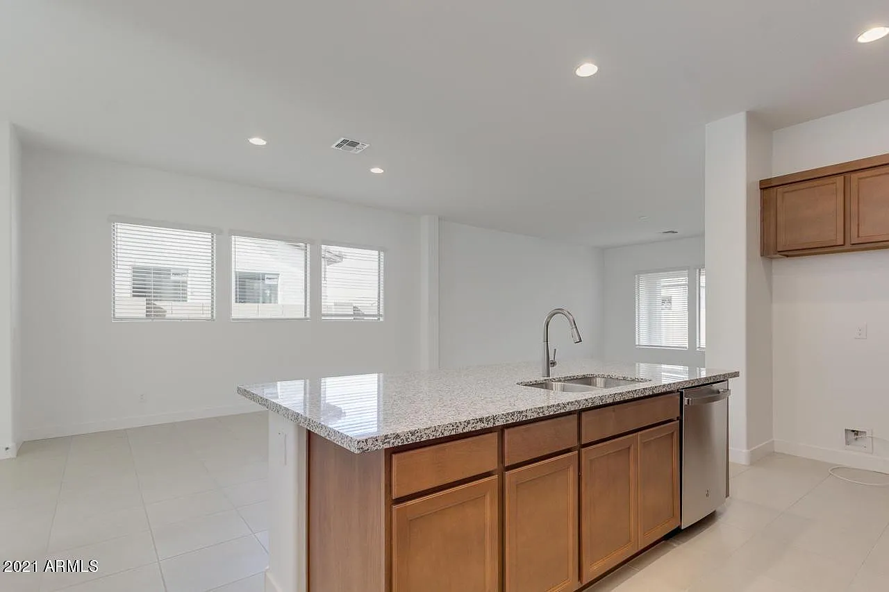 4 bed, 2.0 bath, 2188 sqft, $2,199 — Photo 3
