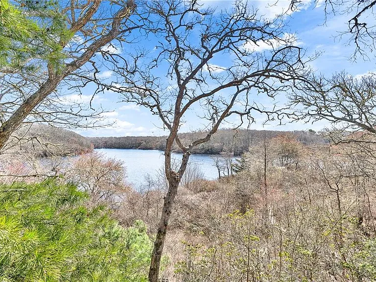2717 Commodore Oliver Hazard Perry Hwy #H — Photo 3