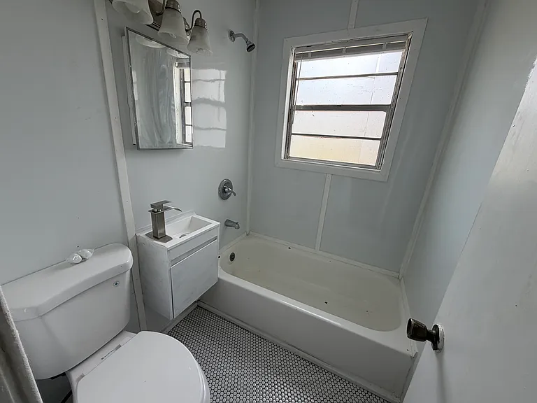 4711 Mitchell Dr — Photo 5