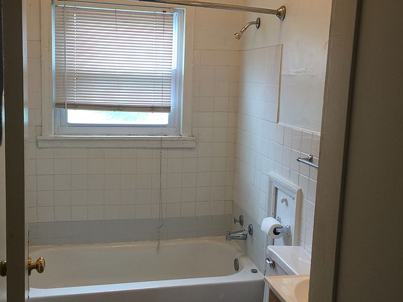 2nd image of 5600-5602 Columbia Ave