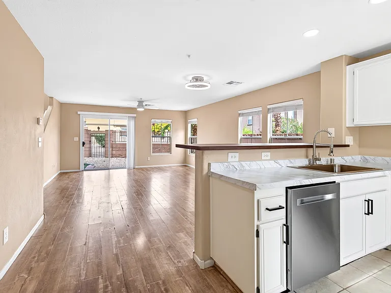 1089 Paradise Coach Dr — Photo 18