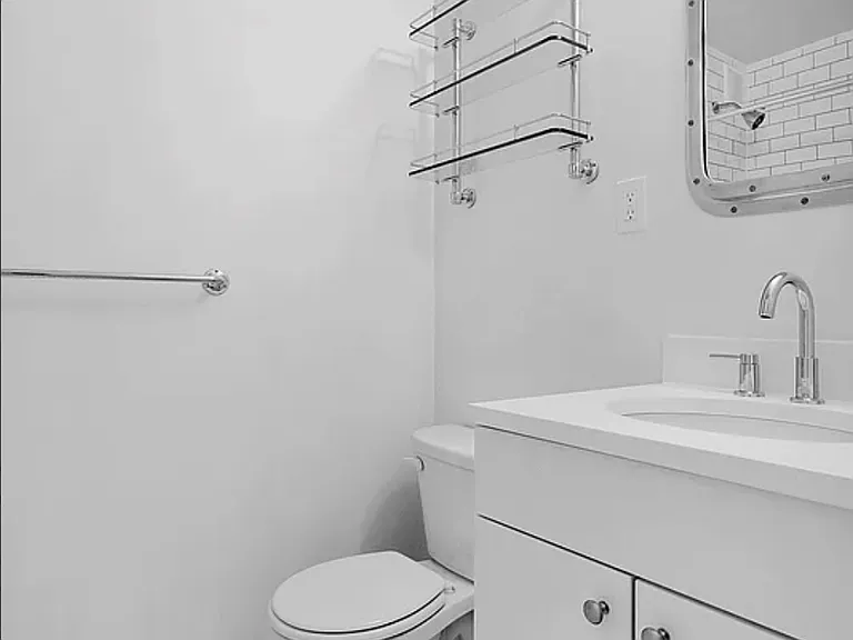 132 E 45th St #8F — Photo 8