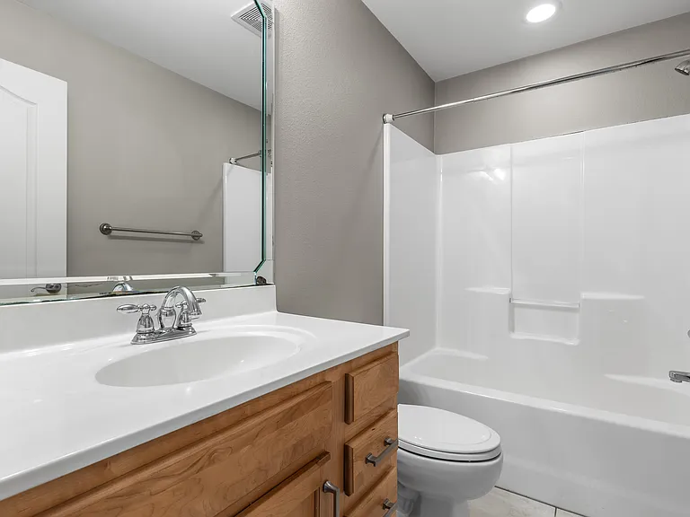 1501 NE Dysart Woods Ln — Photo 20