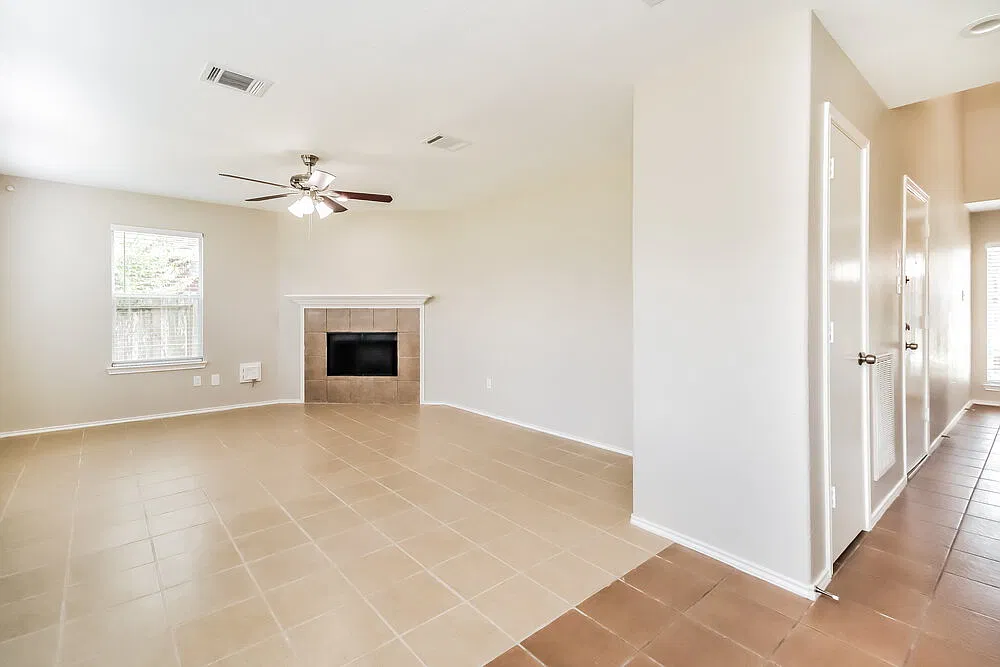 4 bed, 2.5 bath, 2280 sqft, $2,230 — Photo 4