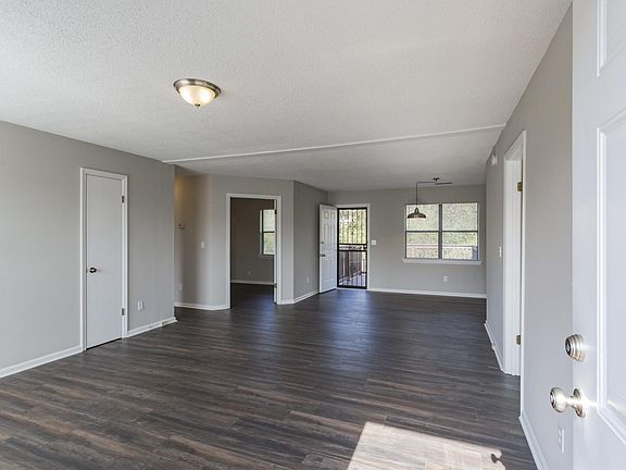 4th image of 406 Lancaster Ave