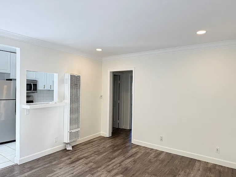 3753 S Barrington Ave #5 — Photo 5
