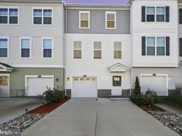 423 Honeyberry Ln, Fredericksburg, VA 22405