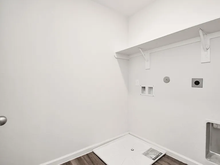 7802 Hightree Dr — Photo 37