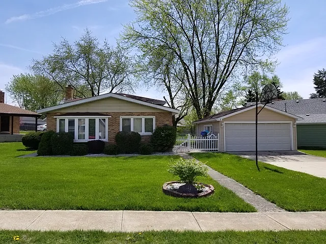 6 Norton Ave photo 1
