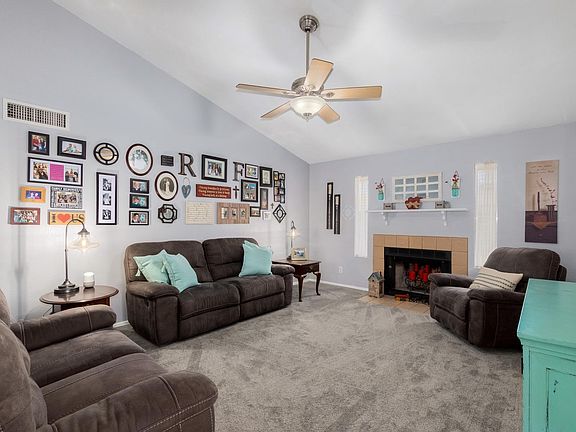 3rd image of 8209 W Dreyfus Dr