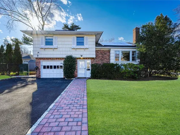 66 Berkshire Road, Great Neck, NY 11023