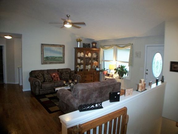 2nd image of 402 W Arbor Ct