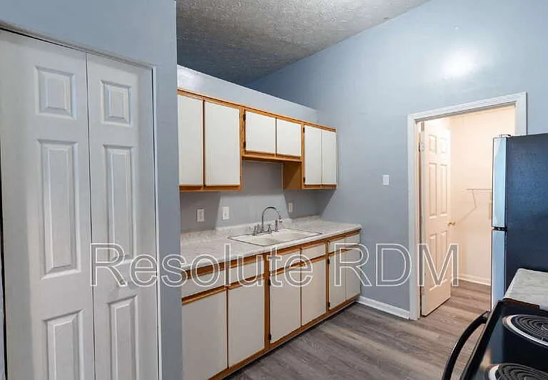 3826 Ireland Dr — Photo 15