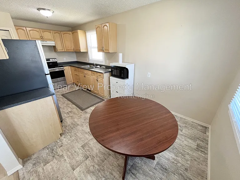 14 Princeton Cres W — Photo 9