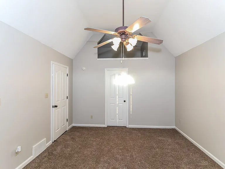 7456 Jennifer Dr — Photo 8