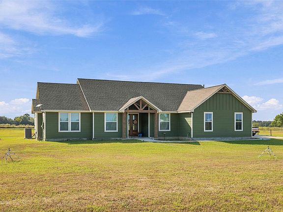 5th image of 300 Ridgeview Dr