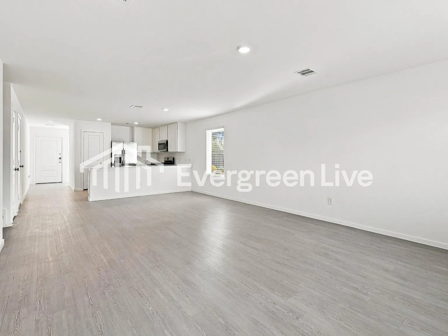 4 bed, 2.5 bath, 2015 sqft, $2,190 — Photo 3