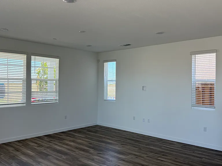 608 Moana Ave — Photo 2