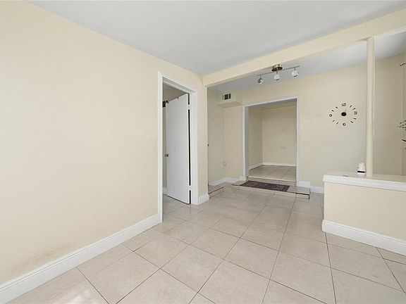 5th image of 4604 Robbins Ave